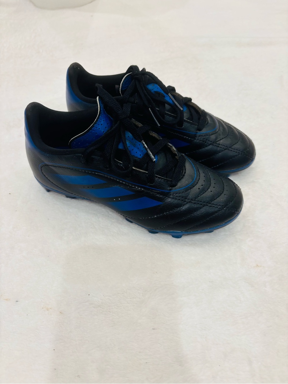 Adidas Goletto Kids Soccer Cleats in Black and Blue  size 1.5